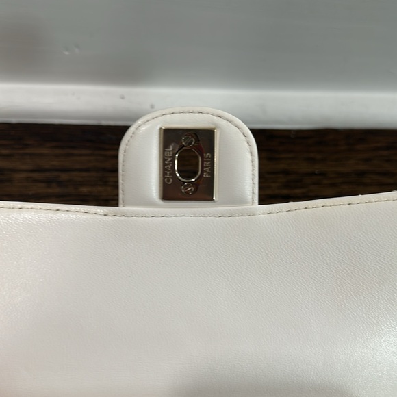 Selling a RARE Chanel Mini Rectangle Crystal Handle in WHITE LAMBSKIN - Picture 12 of 16